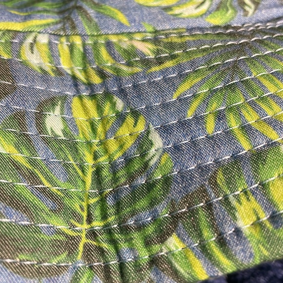 Unbranded Reversible Bucket Hat Floral/Black Excellent Condition - Picture 3 of 3